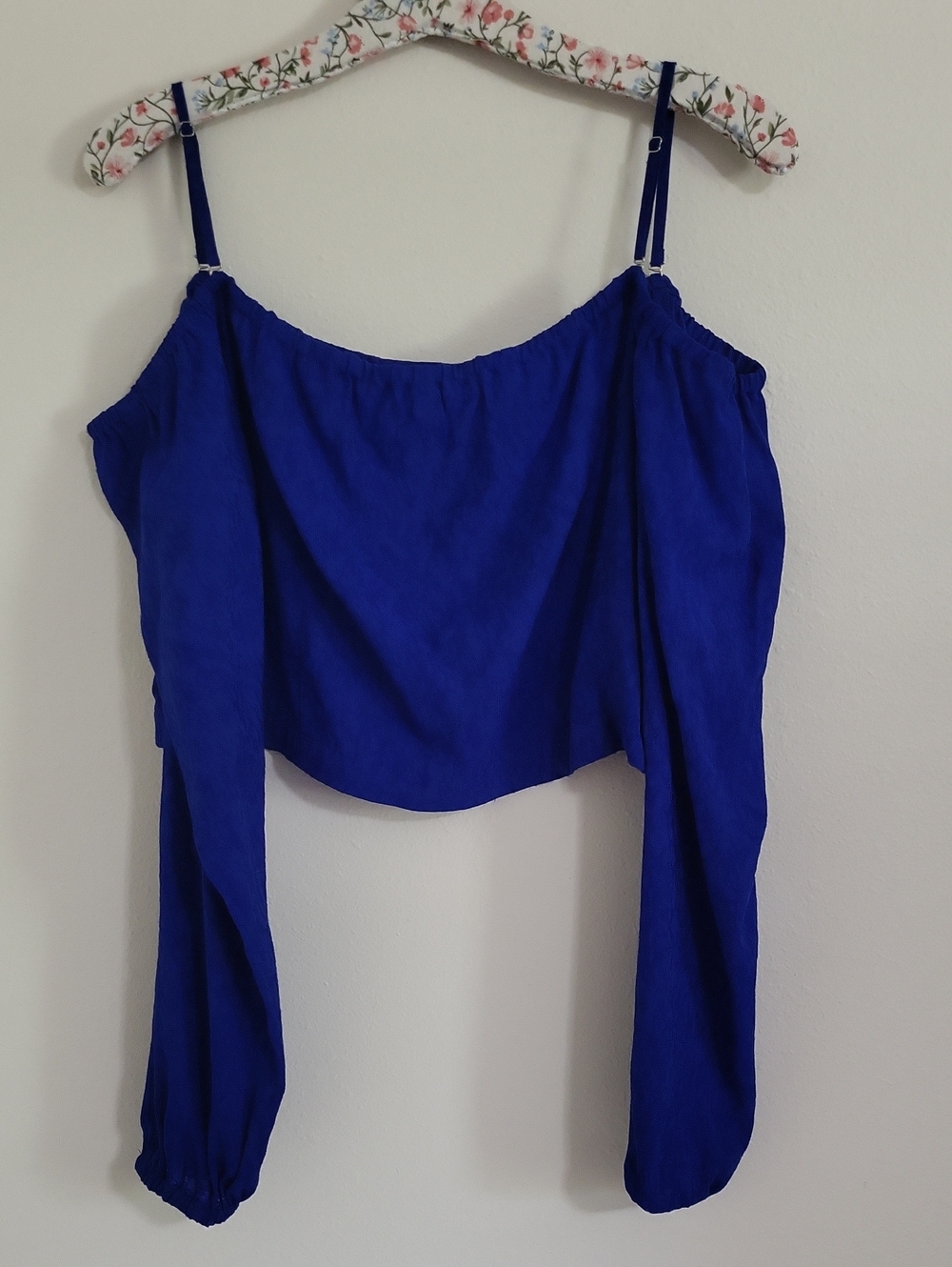 Bebe Cold Shoulder/Off The Shoulder Crop Top Long Sleeves